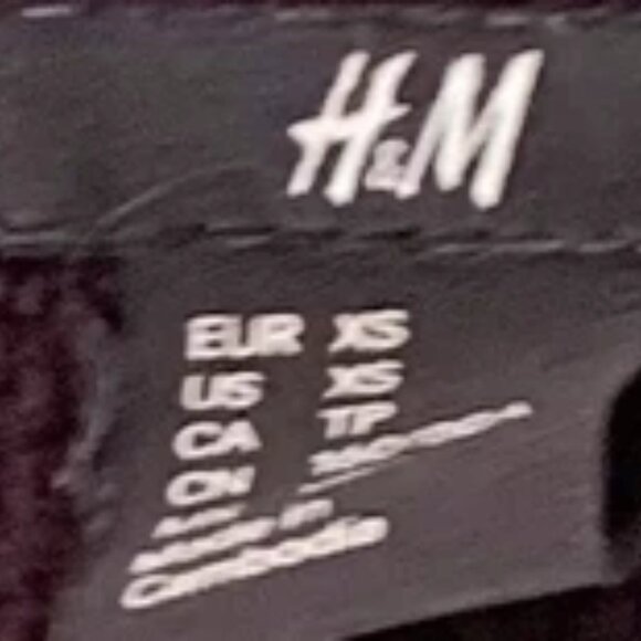 Pull noir - Black Sweater – Softness & Everyday Elegance - Picture 3 of 4